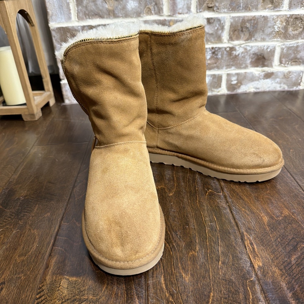 UGG Classic Short Boots Womens 9 Chestnut Suede Sequin Zipper Accent Winter Cozy